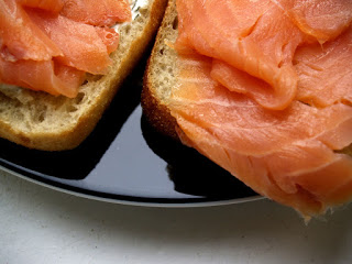 Si può mangiare il salmone affumicato in gravidanza?